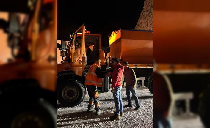 3 bin rakımlı Karabet Geçidi’nde kar yağışı etkili oldu