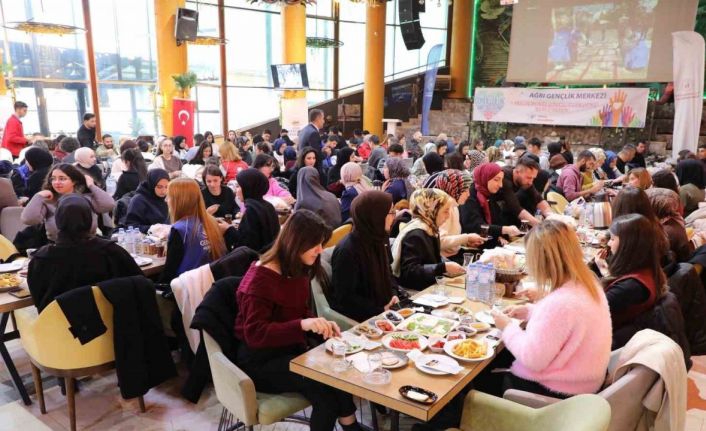 5 Aralık Dünya Gönüllüler Günü’nde genç gönüllüler kahvaltıda buluştu