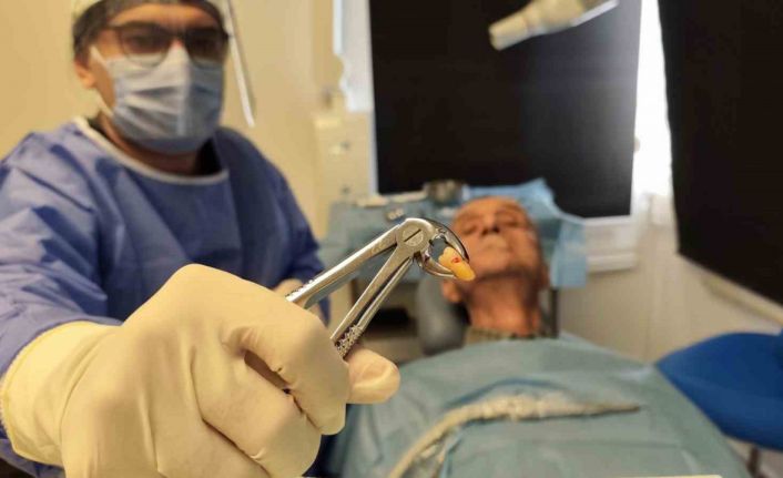 83 yaşında 20’lik dişi çıktı