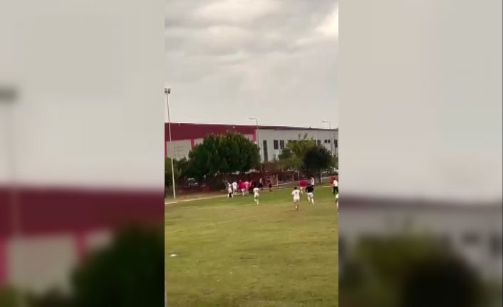 Adana’da amatör maçta saha karıştı