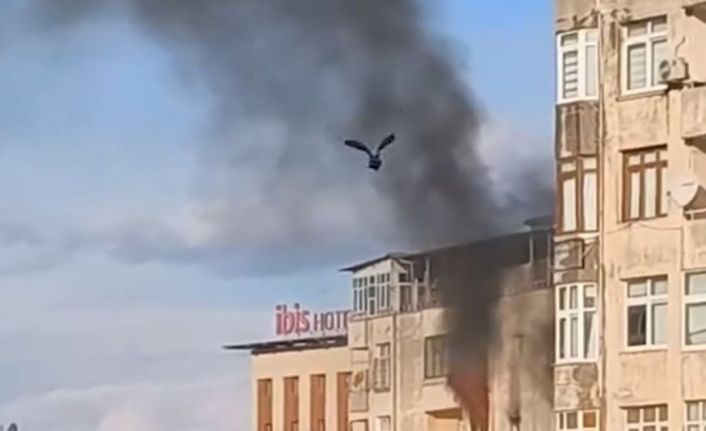 Adana’da apartmanın 6. katında çıkan yangın söndürüldü