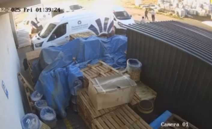 Adana’da bir kişinin bıçaklanarak öldürüldüğü olayın kamera kayıtları ortaya çıktı