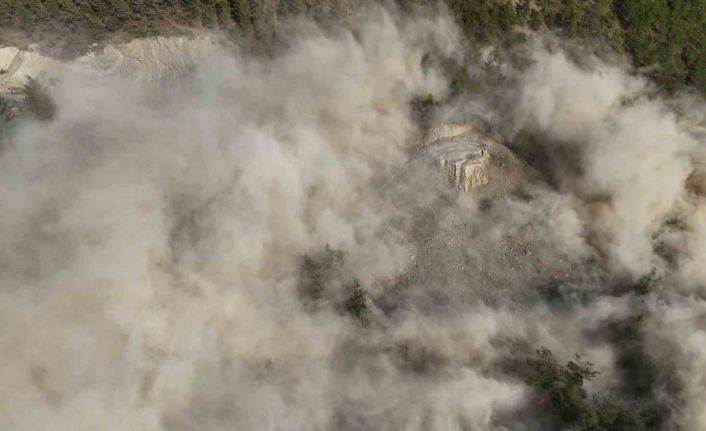Adana’da yol yapım mücadelesi, patlama anı film sahnesini aratmadı