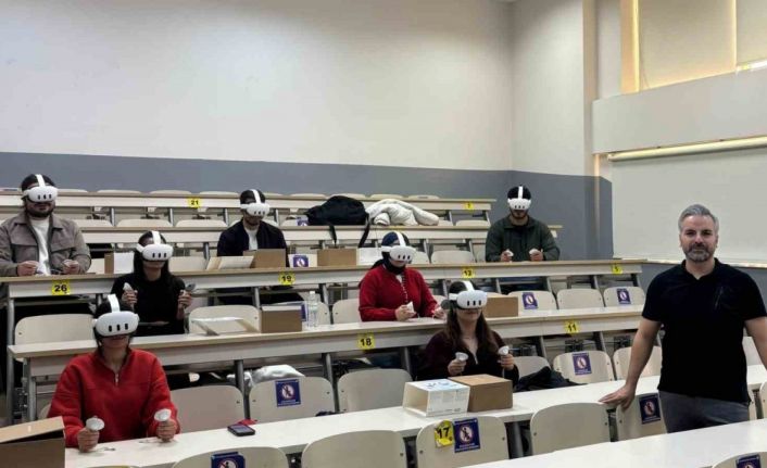 ADÜ’de öğrenciler dersleri sanal gerçeklik destekli işliyor