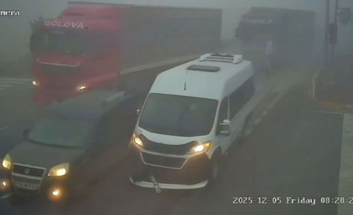 Afyonkarahisar’da 20 kişinin yaralandığı kaza anı kamerada