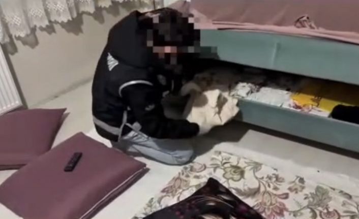 Ağrı’da kaçakçılık operasyonunda milyonluk telefon ve sigara ele geçirildi