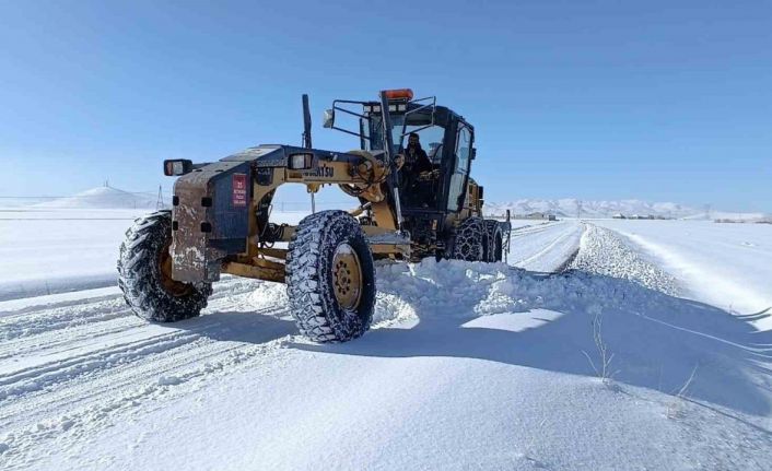 Ağrı’da kar ve tipi nedeniyle kapanan 354 köy yolu ulaşıma açıldı