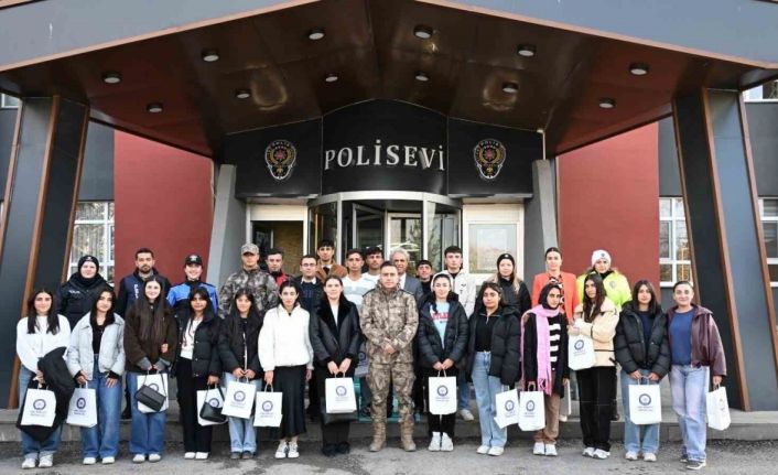 Ağrı’da öğrencilere üniversite gezisi ve emniyet söyleşisi düzenlendi