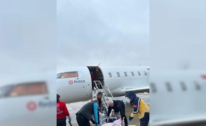 Ağrı’da riskli gebelik uçak ambulans ile Ankara’ya taşındı