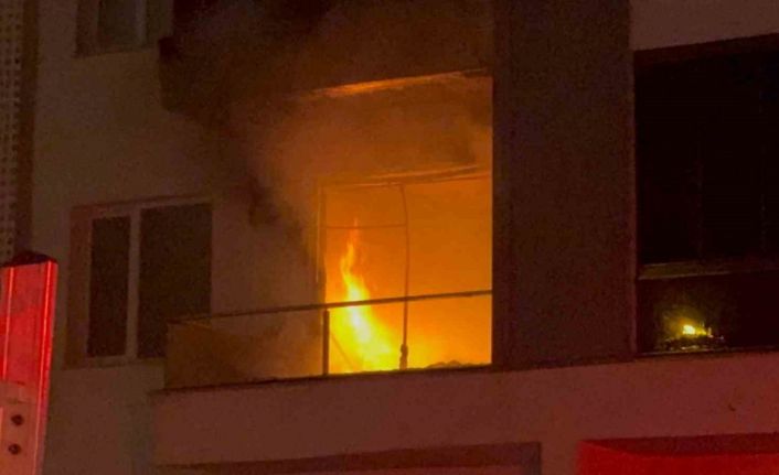 Ailesiyle tartıştı, evini ateşe verdi: 3 kişi dumandan etkiledi