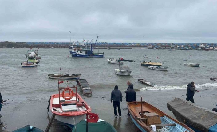 Akçakoca’da fırtına etkili oluyor
