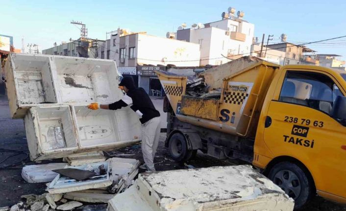 Akdeniz’in sokakları mobilya ve hurda atıklardan arındırılıyor