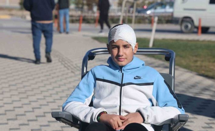 Akran zorbalığına maruz kalan 13 yaşındaki çocuğun kafatası titanyum parçalarıyla yeniden oluşturuldu