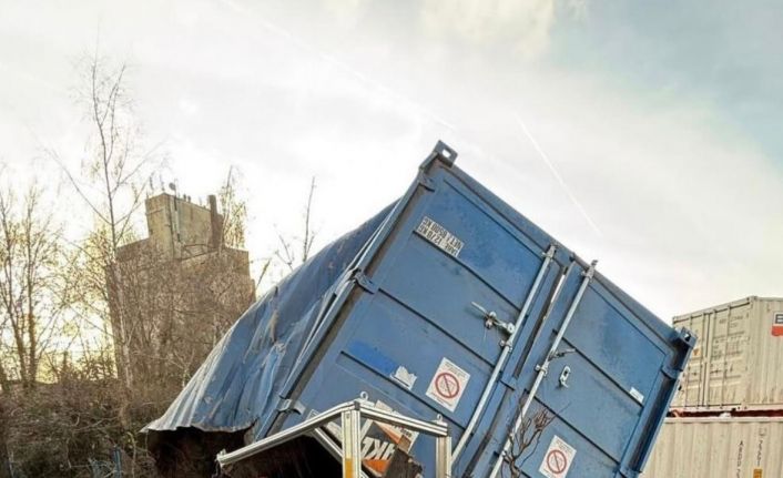 Almanya’da kontrollü patlatmada yanlış tespit: 28 konut hasar gördü, 58 kişi evsiz kaldı