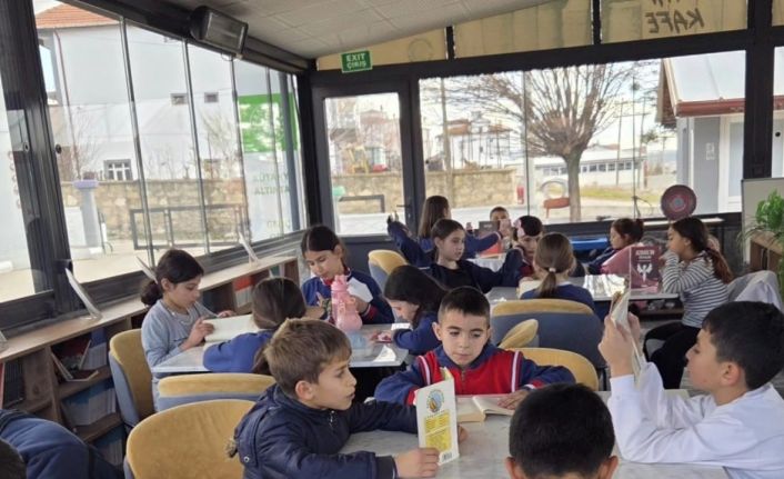 Altıntaş’ta kitap okuma etkinliği