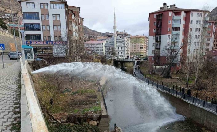 Ana su hattındaki tonlarca su Harşit Çayı’na aktı