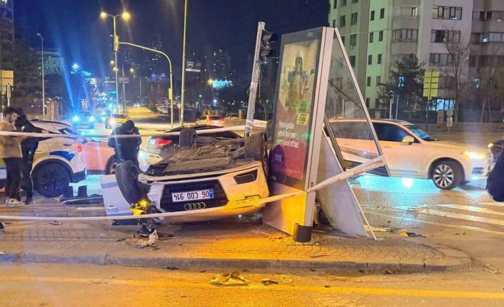 Ankara’da araçla motosiklet çarpıştı: 4 yaralı