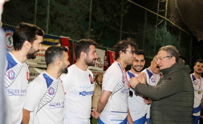 Antalya Sağlıkspor, 24. Geleneksel Futbol Turnuvası’nın şampiyonu oldu