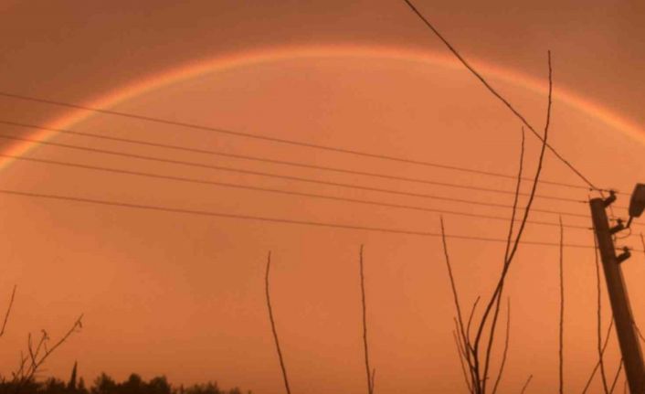 Antalya’da çiftçinin çifte gökkuşağı heyecanı kameraya yansıdı