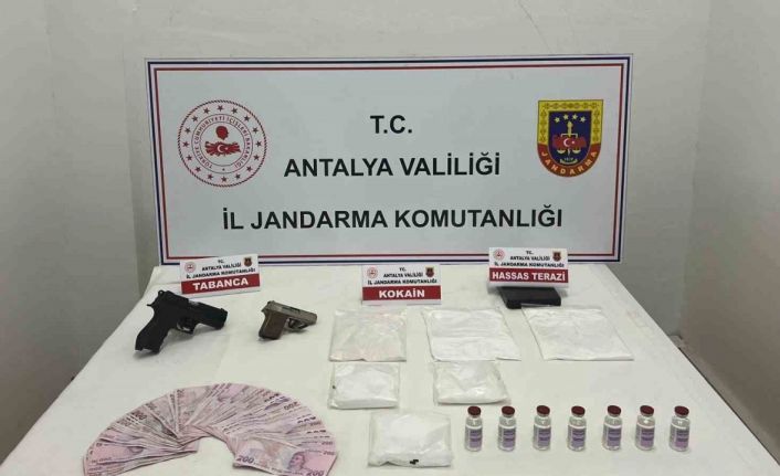 Antalya’da jandarmadan 3 eve uyuşturucu baskını