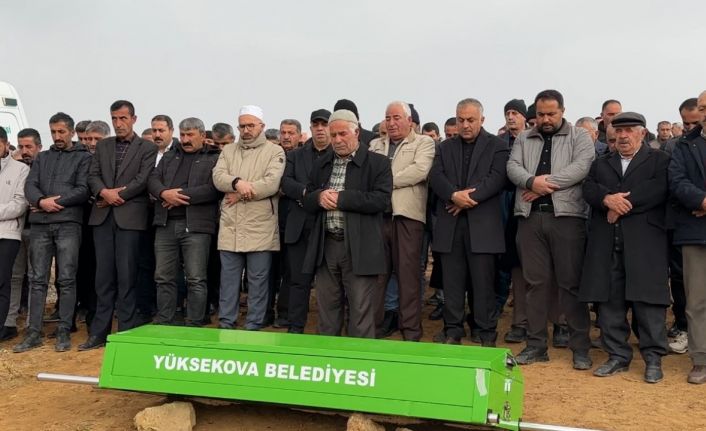 Aracın uçtuğu barajda hayatını kaybeden genç toprağa verildi