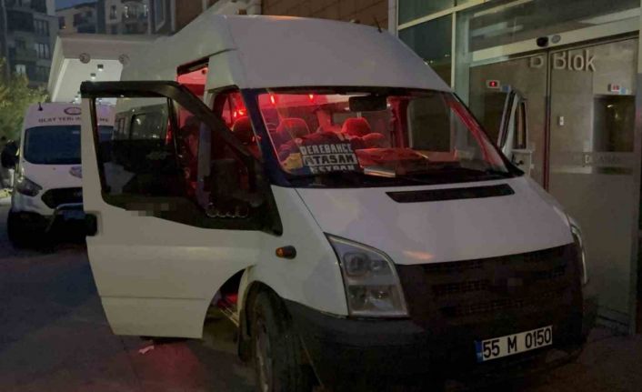 Aracında silahlı saldırıya uğrayan dolmuş şoförü hastanelik oldu