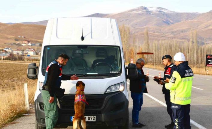 Araçlara kış denetimi: Jandarma lastik ve donanımları kontrol etti