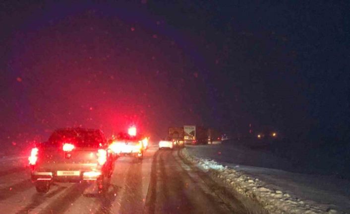 Ardahan’da kar ve yoğun tipi ulaşımda aksamalara neden oldu