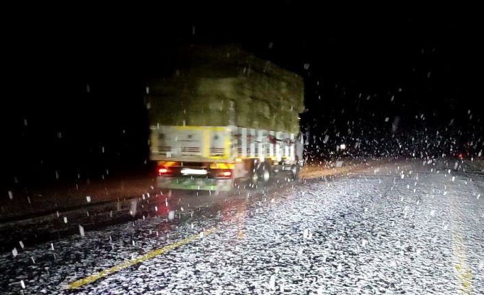 Ardahan’da kar yağışı ulaşımı olumsuz etkiledi