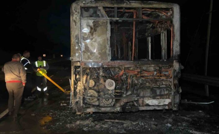 Arnavutköy’de İETT otobüsü alevlere teslim oldu