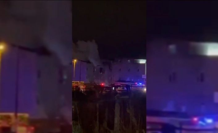 Arnavutköy’de iş yeri alevlere teslim oldu: 1’i ağır 3 yaralı