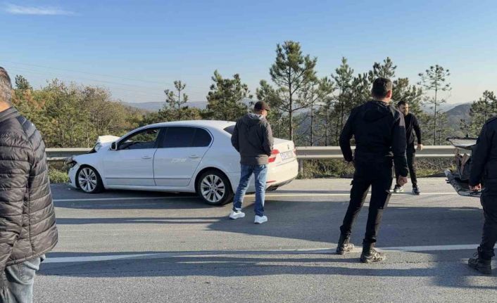 Arnavutköy’de zincirleme trafik kazası: Yan yatan kamyonette sıkışan sürücüyü vatandaşlar kurtardı