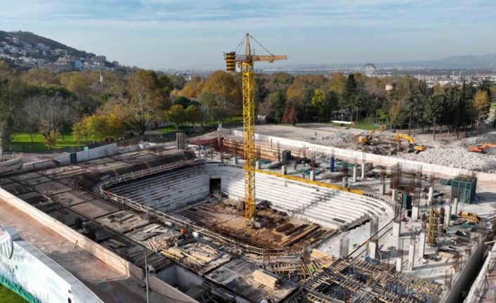 Atatürk Spor Salonu hızla yükseliyor