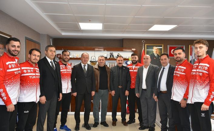 Avrupa üçüncüsü Curling Milli Takımı’ndan Çakmur’a ziyaret