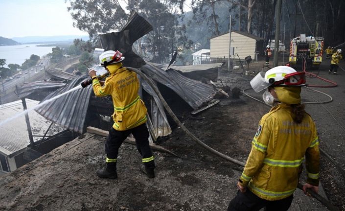 Avustralya’da orman yangınları: 16 ev küle döndü
