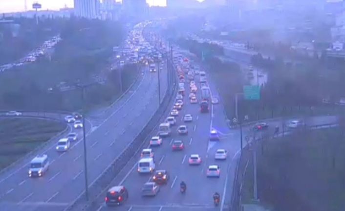 Bağcılar TEM Otoyolu’nda zincirleme kaza meydana geldi