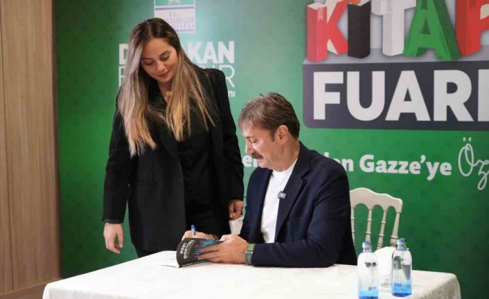 Bahçelievler Belediye Başkanı Hakan Bahadır söyleşi ve imza günü yaptı