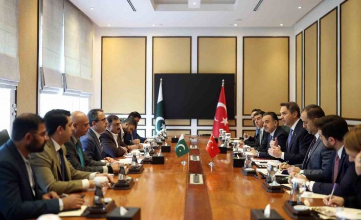 Bakan Bayraktar, Pakistan’da 5 yeni anlaşmaya imza attı