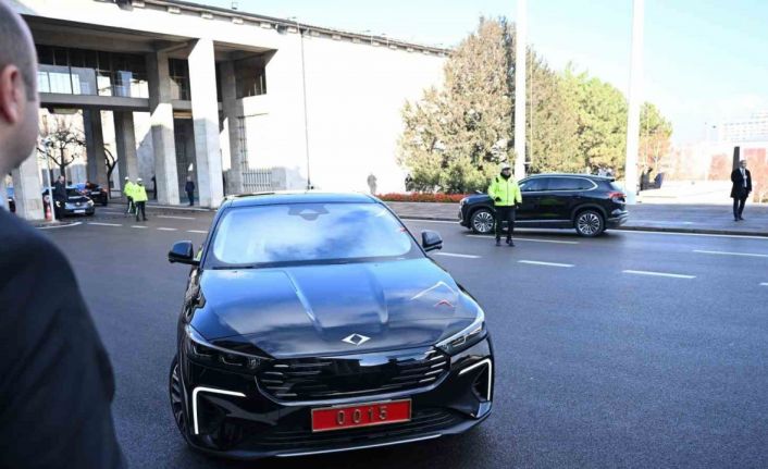 Bakan Kacır bütçe görüşmelerine Togg T10F ile geldi