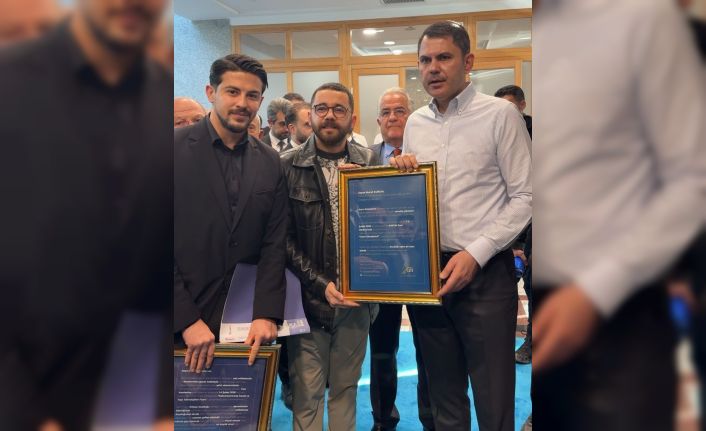 Bakan Kurum’a fuar davetiyesi takdim edildi