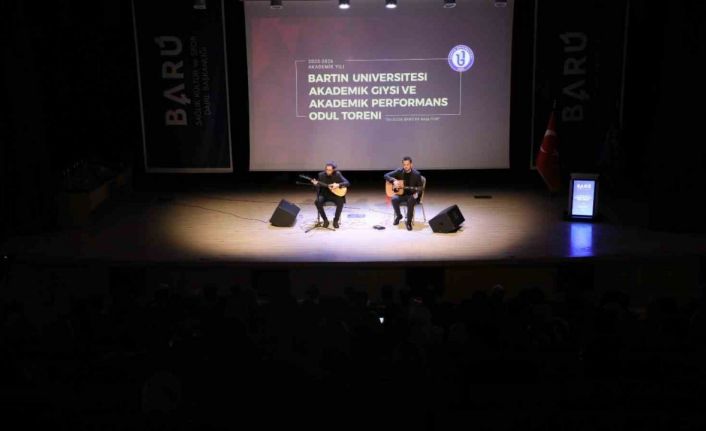 BARÜ’de "Akademik Giysi ve Akademik Performans Ödül Töreni" gerçekleştirildi