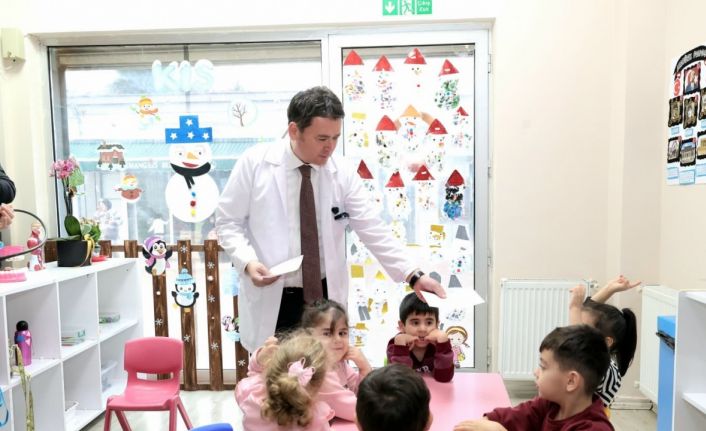 Başkan Erkan Aydın mesleğini çocuklara tanıttı