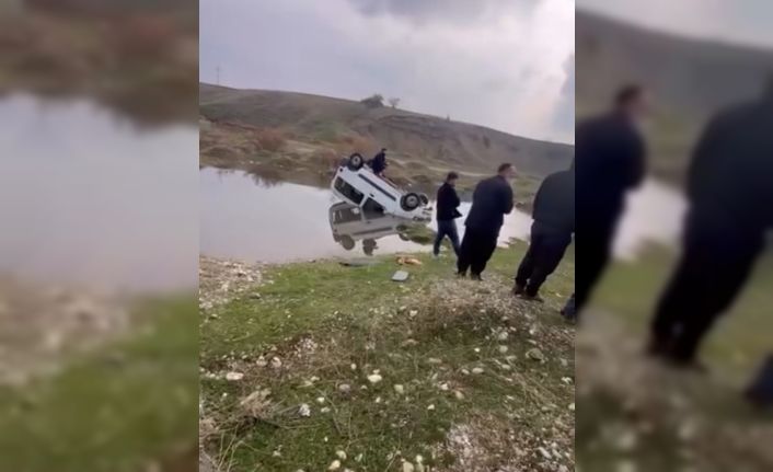 Batman’da hafif ticari araç yapay gölete uçtu, sürücü yaralandı