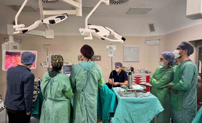Bayburt Devlet Hastanesi’nde ilk kez izsiz cerrahi yöntemi uygulandı
