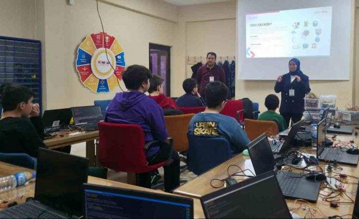 Bayburt’ta öğrencilere yapay zekanın işleyişi anlatılarak eğitim verildi