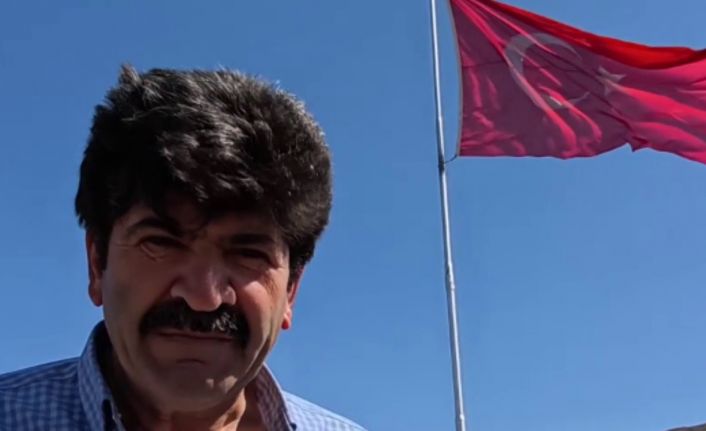 "Bayrak Adam"ın vatan sevdası: Her tepeye bir bayrak