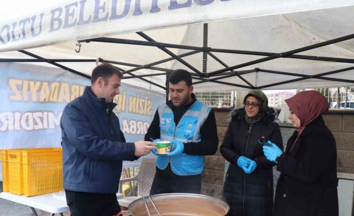 Belediyeden pazarcılara çorba ikramı