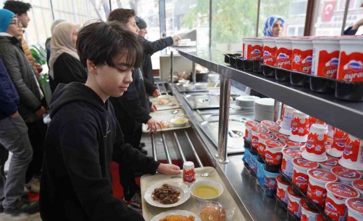 Bilecikli şehit İlhan Ongan’ın anısına binlerce kişiye ücretsiz yemek dağıtıldı