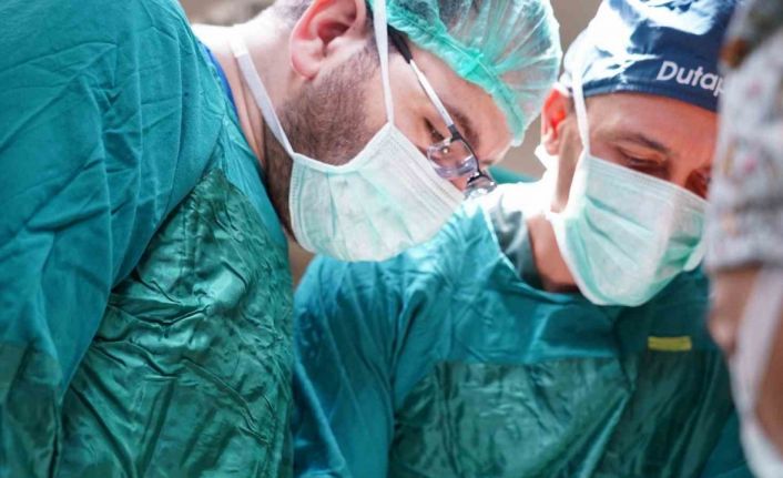 Bilecik’te ilk defa karın zarı açılmadan ’Rahim Koruyucu Sakrokolpopeksi’ ameliyatı yapıldı