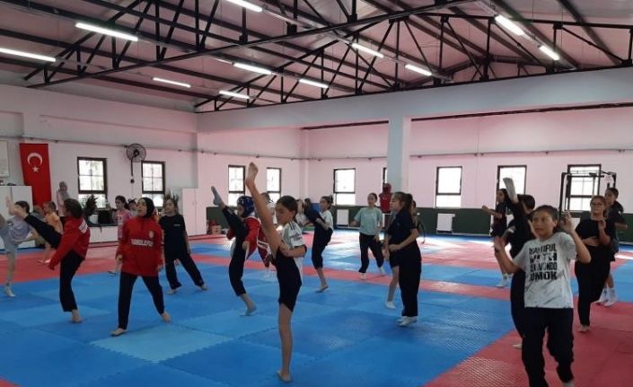 Bilecik’te taekwondo antrenmanları aralıksız sürüyor